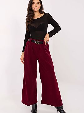 dámske nohavice Rue Paris  Štýlové látkové nohavice s elegantným charakterom, ideálne na každý deň a do práce. Vyrobené z mäkkého žakáru s rôznorodou 