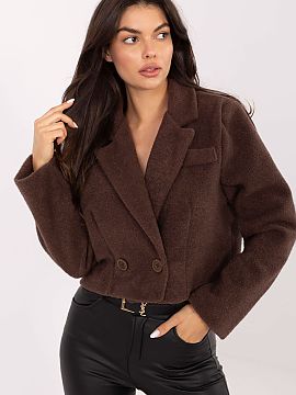 Kabát Rue Paris  Krátky dámsky kabát s elegantným strihom je ideálnou voľbou na jeseňno-zimnú sezónu. Vyrobený z vysoko kvalitného polyesteru, vyz