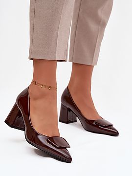 Lodičky na opätku Step in style  Dámske lodičky vyrobené z ekokože sú klasickou ponukou, ktorá kombinuje nadčasovú eleganciu s pohodlným nosením. Model na stabilno