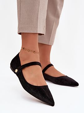 Balerinki Step in style  Sametové balerínky pre ženy sú elegantná ponuka, ktorá kombinuje pohodlie s módnym vzhľadom. Model vyniká špičatými noskami, kto