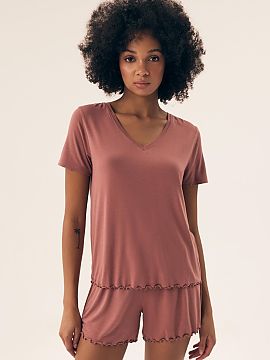 Pyžamo Henderson  Štýlová dámska pyžama vyrobená z jemnej viskózy zabezpečuje pohodlný spánok po celú noc. Tričko s krátkym rukávom a V-výstrih