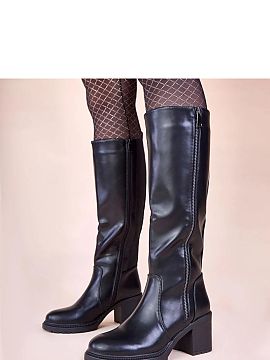 Čižmy na vysokom opätku Solea  Späznite čierne čižmy na podpätku s elastickou vložkou Akia od renomovanej značky Gemre. Tieto štýlové ploché čižmy sú kombin�