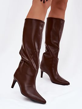 Čižmy na vysokom opätku Step in style  Dámske kozačky z ekokože sú elegantnou ponukou na chladné dni. Vysunuté a umiestnené na štíhlej ihličke dodávajú postave ľahkos