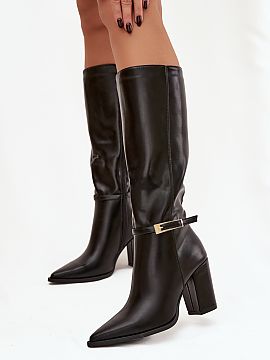 Čižmy na vysokom opätku Step in style  Dámske čižmy vyrobené z ekokože sú elegantnou ponukou na chladnejšie dni. Umiestnené na stabilnom podpätku typu stĺp krásne zjem�