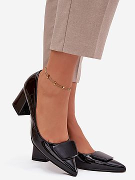 Lodičky na opätku Step in style  Topánky pre ženy vyrobené z ekologickej kože sú klasickou ponukou, ktorá kombinuje nadčasovú eleganciu s pohodlnosťou nosenia. Mode