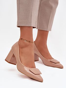 Lodičky na opätku Step in style  Topánky pre ženy vyrobené z ekologickej kože sú klasickou ponukou, ktorá kombinuje nadčasovú eleganciu s pohodlnosťou nosenia. Mode