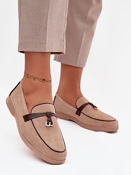 Mokasíny Step in style  Štýlové dámske loaferky vyrobené z ekokože. Model na plochom podpätku zaručuje pohodlie po celý deň a jemný ozdobný detail vpred