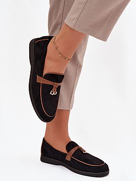 Mokasíny Step in style  Štýlové dámske loaferky vyrobené z ekokože. Model na plochom podpätku zaručuje pohodlie po celý deň, a decentný, ozdobný detail 