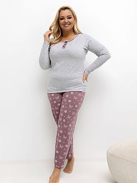 Pyžamo Plus Size Forever Pink  Pyžamo pre ženy veľkosti plus je pohodlná dvojdielna súprava pozostávajúca z vrchného dielu a dlhých nohavíc. Vrchnú časť tvor�