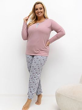 Pyžamo Plus Size Forever Pink  Pyžamo pre ženy veľkosti plus je pohodlná, dvojdielna súprava, ktorá kombinuje pohodlie so subtilnou, ženskou estetikou. Súčasťou 