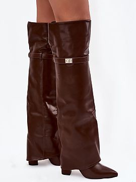 Čižmy na vysokom opätku Step in style  Dámske čižmy s prehnutým náznakom sú skutočným hitom nadchádzajúcej jesennej a zimnej sezóny! Náznak dosahuje za koleno a návrh