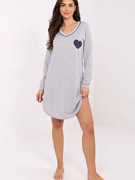 Nočná košeľa Forever Pink  Nočná košeľa vyrobená z prevládajúcej bavlny, ktorá zaručuje jemnosť, priechodnosť a pohodlie počas spánku. Model sa vyznačuje