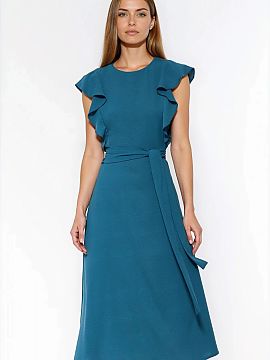 denné šaty Nife  Elegantný a zároveň roztomilý šaty s trapézovým strihom, zdobenými volánmi na rukávoch. Tento model skrýva nedokonalosti a zdôra