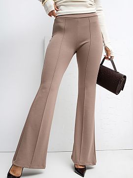 Tepláky Rue Paris  Mäkké tepláky vyrobené z materiálu typu masločko, mimoriadne jemného, elastického a príjemného na dotyk. Model je charakteristick�