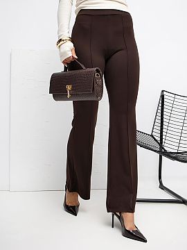 Tepláky Rue Paris  Mäkké teplákové nohavice vyrobené z materiálu typu mäsočko, mimoriadne jemného, elastického a príjemného na dotyk. Model je char