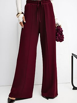 Tepláky Rue Paris  Mäkké dlhé nohavice typu palazzo vyrobené z veľmi jemného, elastického a príjemného materiálu. Vďaka vysokému pásu a širokým 