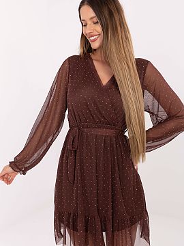 krátke šaty Italy Moda  Koktailové šaty s rozšíreným strihom sú efektnou ponukou na návštevy a oslavy. Model kombinuje ženský strih s výnimočnými detai