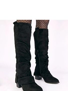 Čižmy na vysokom opätku Solea  Elegantné čižmy s otočeným golierom sú štýlovou ponukou pre ženy, ktoré milujú kombináciu klasiky a moderných detailov. Vyroben