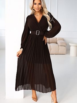 formálne šaty Numoco  Elegantná, a zároveň ľahká a neuveriteľne ženská čokoládová plisovaná šaty značky Numoco Basic sú ideálnou voľbou na oslavy