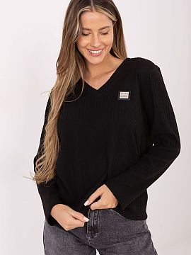 Sveter Relevance  Tento sveter je dokonalou voľbou pre ženy, ktoré ocenia pohodlie a štýl vo svojich každodenných outfitoch. Vyrobený z vysoko kvalitn