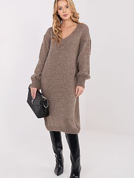denné šaty Factory Price  Voľný svetrový šaty v oversized štýle, ideálny na každý deň aj do práce. Vyhotovený z mäkkej, príjemnej na dotyk pleteniny, po