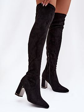 Čižmy na vysokom opätku Step in style  Dámske kozačky z ekokože sú elegantným modelom, ktorý sa skvele hodí na chladné dni. Nastavené na stabilnom podpätku typu stĺpik 