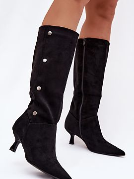 Čižmy na vysokom opätku Step in style  Dámske čižmy vyrobené z ekokože sú elegantným modelom ideálnym na chladnejšie dni. Zips ich zatvára, zabezpečuje pohodlné obutie