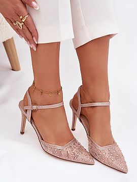 Ihličky Step in style  Lesklé špilky sú ideálnou voľbou na večerné výjazdy a špeciálne príležitosti. Sú zapínané na nastaviteľný popruh s prackou,