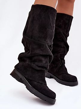 Čižmy Step in style  Dámske členkové čižmy vyrobené z ekokože sú pohodlnou a štýlovou voľbou na chladné dni. Vnútro vyhrievané obuvným kožušinou