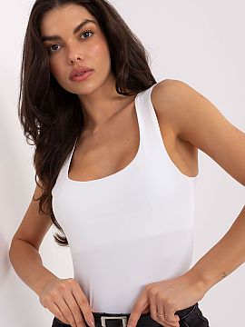 Top Sublevel  Tričko basic v štýle casual je univerzálnym kúskom šatníka, ideálnym na každý deň a na vrstvené štýly. Vyrobené z elastickéh