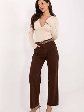 Džiny Factory Price  Dámske džínsy s priamym strihom sú klasickým modelom v štýle casual, ideálnym na každodenné príležitosti. Vyrobené z vysokokval