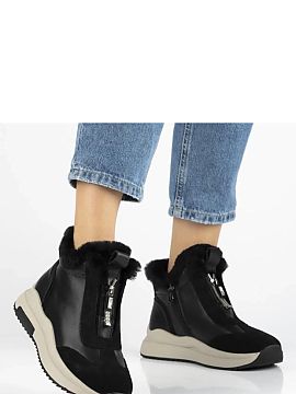 platforma topánky Solea  Objavte výnimočné čierne topánky na platforme z prírodnej kože s futerkom Dorie značky Filippo, ideálne spojenie elegancie, pohodli