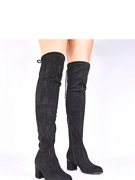 Čižmy na vysokom opätku Solea  Objavte jedinečný štýl a pohodlie, ktoré ponúkajú čierne čižmy na pätke cez koleno Elai značky Gemre. Je to ideálna ponuka pre 