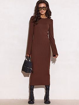 denné šaty Roco Fashion  Pletené šaty s úzkym, priliehavým strihom kombinujú jednoduchosť a jemnú eleganciu na každý deň. Vyrobené v Poľsku z mimoriadne 