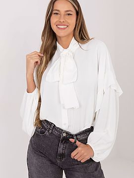 tričko s dlhým rukávom Factory Price  Táto elegantná dámska blúzka bez goliera je nadčasová ponuka s klasickým charakterom, ideálna na každý deň, do práce alebo na š