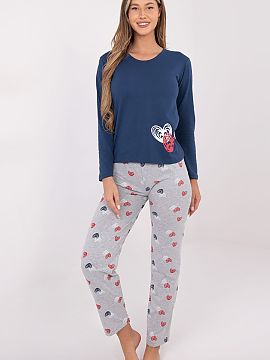 Pyžamo Forever Pink  Pohodlná, dvojdielna dámska pyžama vyrobená z mäkkej, dýchať bavlny, ideálna na pokojné noci a relaxačné večery. Súčasťou sú