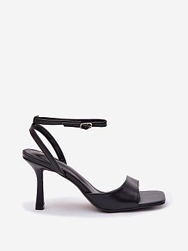 Sandále na podpätku Step in style  Dámske sandále na úzkej ihlici sú elegantnou ponukou ideálnou na rôzne príležitosti, od večerných výjazdov po slávnostné príle