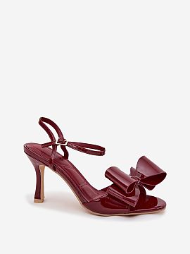 Sandále na podpätku Step in style  Dámske sandále vyrobené z vysokej kvality ekokože sú kombináciou elegancie a ženského štýlu. Umiestnené na štíhlej ihle krásne