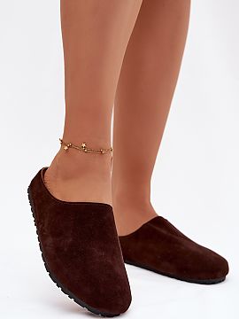 Papuče Step in style  Dámske papuče vyrobené z ekokože. Model je umiestnený na hrubšej podrážke, ktorá poskytuje lepšiu izoláciu a stabilitu. Tvarovan�