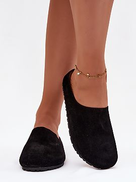 Papuče Step in style  Dámske papuče vyrobené z ekokože. Model je umiestnený na hrubšej podrážke, ktorá poskytuje lepšiu izoláciu a stabilitu. Profilova