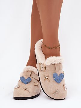 Papuče Step in style  Dámske papuče vyrobené z ekokože sú útulný a štýlový model ideálny na chladnejšie dni. Mäkká podšívka vnútri zabezpečuje t