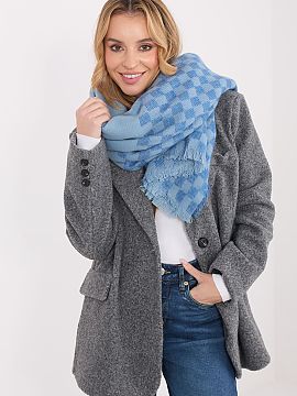 Sal AT  Šál vyrobený z vysokokvalitnej zmesi viskózy a vlny očarí príjemnou štruktúrou na dotyk a elegantným dokončením. Jeho geometrick