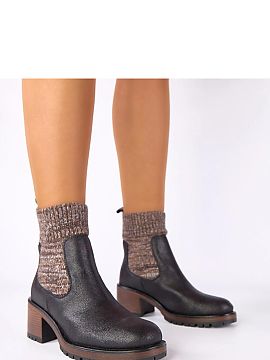 Topánky na podpätku Solea  Čierne topánky na opätku s ponožkovou špičkou značky Gemre sú ideálnou voľbou pre ženy, ktoré oceňujú spojenie pohodlia, moder