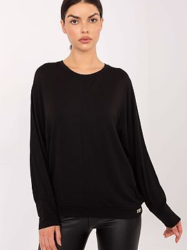 blúzka Relevance  Každodenný top v štýle casual je ideálnou ponukou pre ženy, ktoré ocenia pohodlie, kvalitu a jednoduchú eleganciu. Vyhotovený z vý