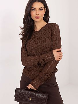 blúzka Italy Moda  Elegantná, priliehavá koronková blúzka je špeciálny model, ktorý spojuje ženskosť, jemný štýl a výrazné detaily. Vyrobená z v