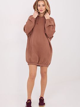 denné šaty Factory Price  Dresové šaty vo veľkosti oversized sú pohodlnou a štýlovou ponukou na každodenné outfitovanie. Vyrobené z vysokej kvality bavlny s 