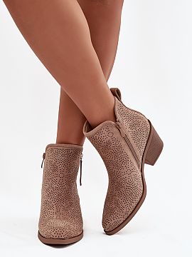 Topánky na podpätku Step in style  Dámske čižmy v štýle cowboyiek od značky S.Barski. Vyrobené z vysoko kvalitných materiálov, pôsobia elegantne a priťahujú pohľa