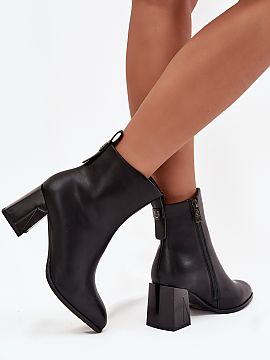 Topánky na podpätku Step in style  Topánky pre ženy vyrobené z prírodnej kože sú elegantnou a praktickou ponukou na jeseň a zimu. Model je umiestnený na stabilnom podp