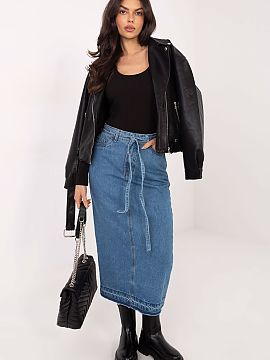 Sukňa Sublevel  Džínová midi sukňa s rozparkom vzadu je štýlová a pohodlná voľba pre každodenné outfit v casualovom prevedení. Vyrobená z vysok