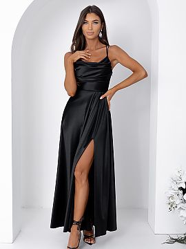 Dlhé šaty With You  Dlhé šaty na tenkých ramienkach očarujú elegantnou, ženskou formou a precíznymi detailmi. Prúžkový výstrih jemne padá na hrudní